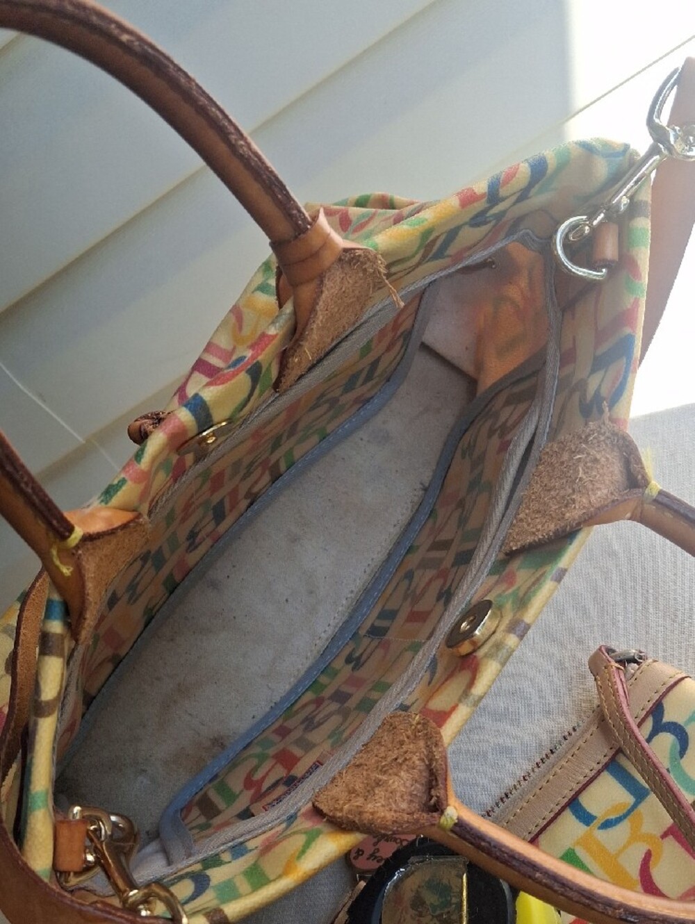Dooney & Bourke Multicolor Logo Purse And Wristlet Bag - Picture 4 of 12
